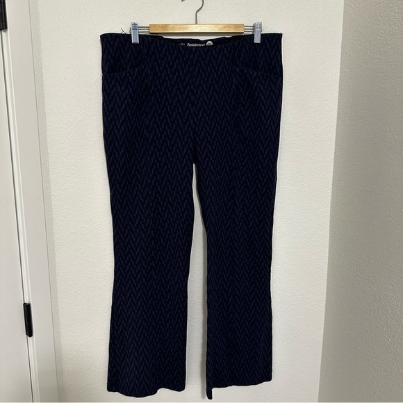 Betabrand Two Pockets Boot Cut Pants Casual Navy Printed Size XXL Petite Women’s - Picture 3 of 11
